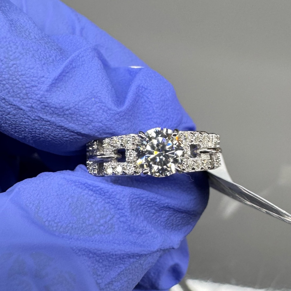 925 Sterling Silver 1.00 CTW Moissanite Ring Size 6